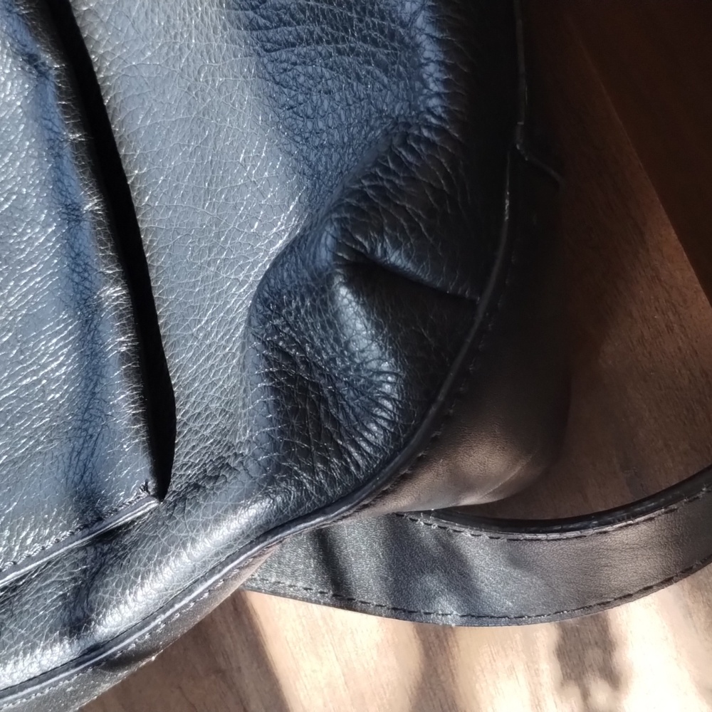 Kenneth Cole Reaction Laptop Messenger Bag - Picture 6 of 16